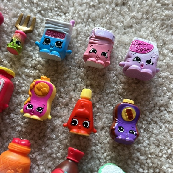 Shopkins Collectible Figurines, Set of 20 / Kitchen and cooking Lot - Picture 5 of 6